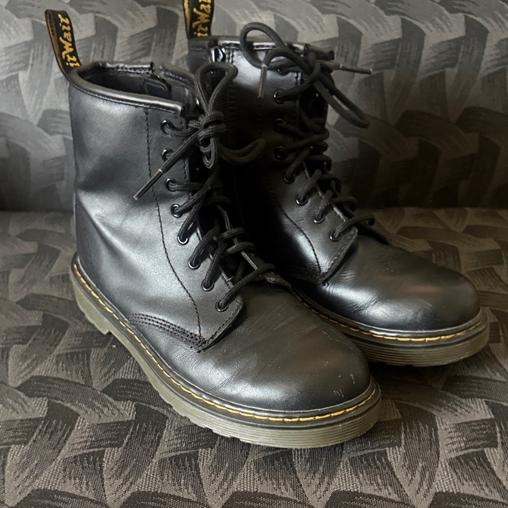 Dr. Martens Air Wair Jyoo4  uni-sex leather zip Boots